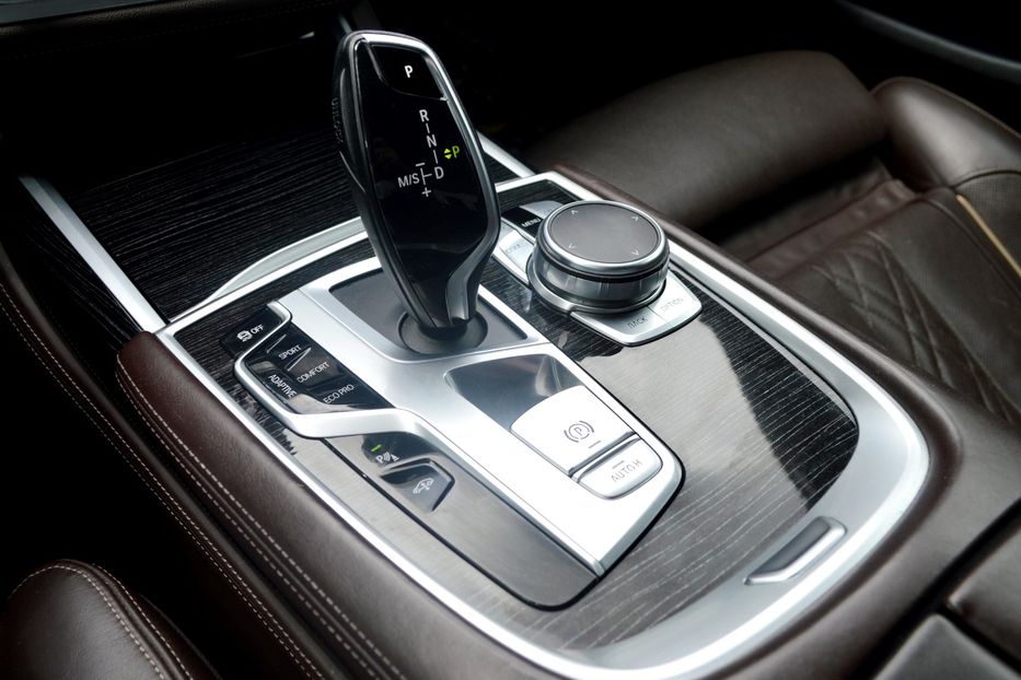 Продам BMW 750 D Xdrive 2017 года в Одессе