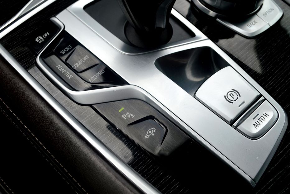 Продам BMW 750 D Xdrive 2017 года в Одессе