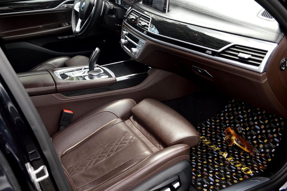 Продам BMW 750 D Xdrive 2017 года в Одессе