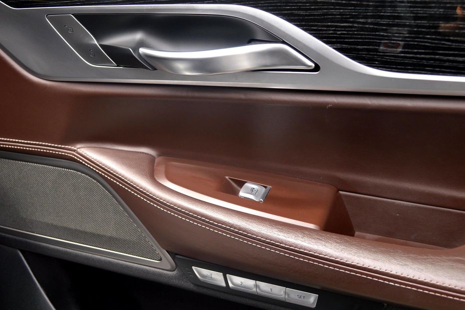 Продам BMW 750 D Xdrive 2017 года в Одессе