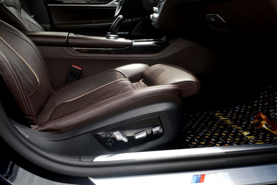 Продам BMW 750 D Xdrive 2017 года в Одессе