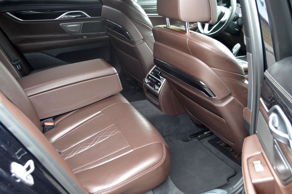 Продам BMW 750 D Xdrive 2017 года в Одессе
