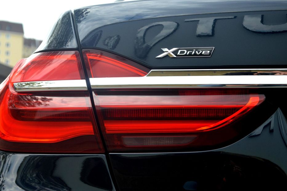 Продам BMW 750 D Xdrive 2017 года в Одессе