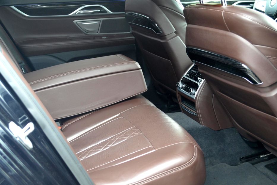 Продам BMW 750 D Xdrive 2017 года в Одессе