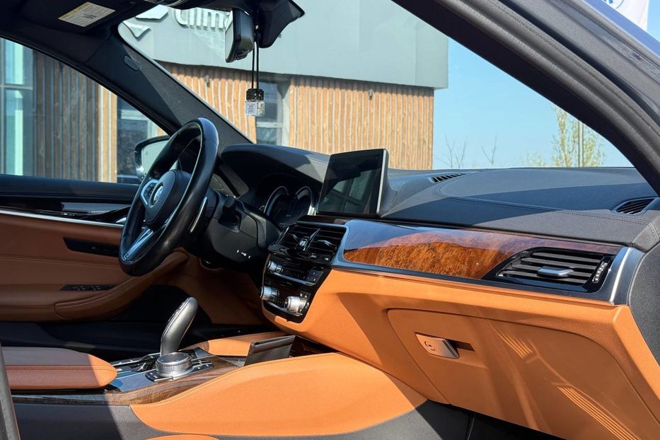 Продам BMW 530 2018 года в Днепре
