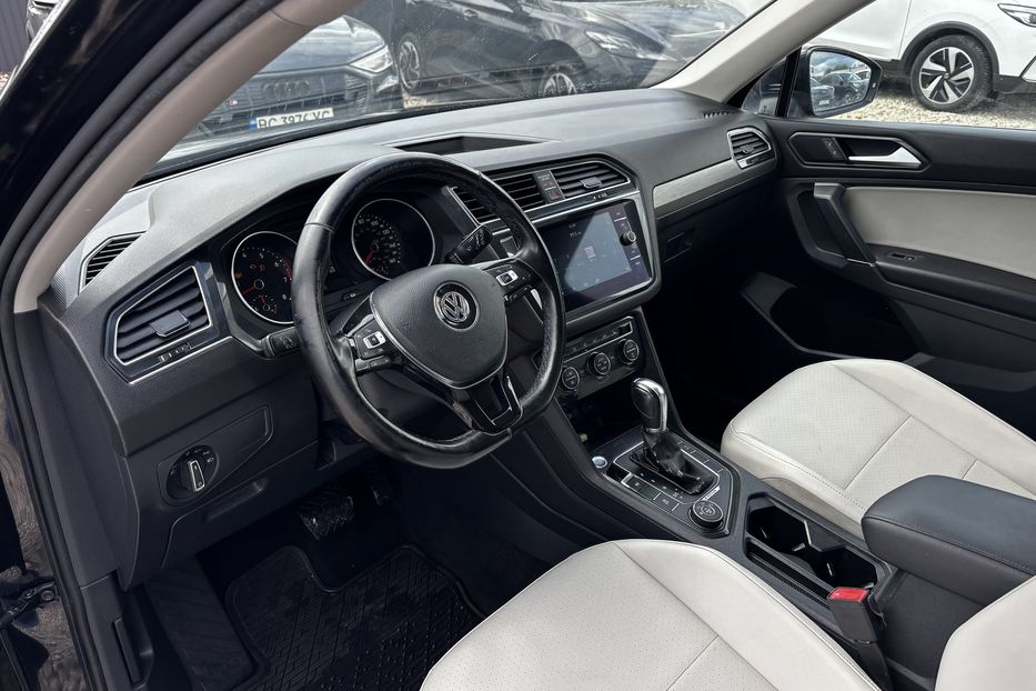 Продам Volkswagen Tiguan SEL резерв Жовква 2018 года в Львове