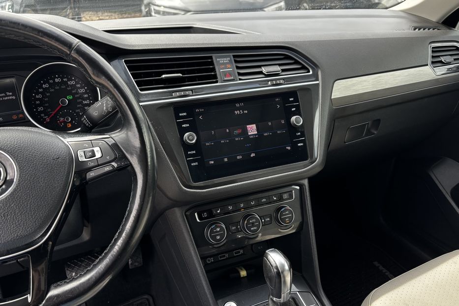 Продам Volkswagen Tiguan SEL резерв Жовква 2018 года в Львове