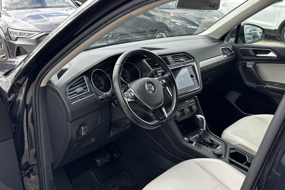 Продам Volkswagen Tiguan SEL резерв Жовква 2018 года в Львове