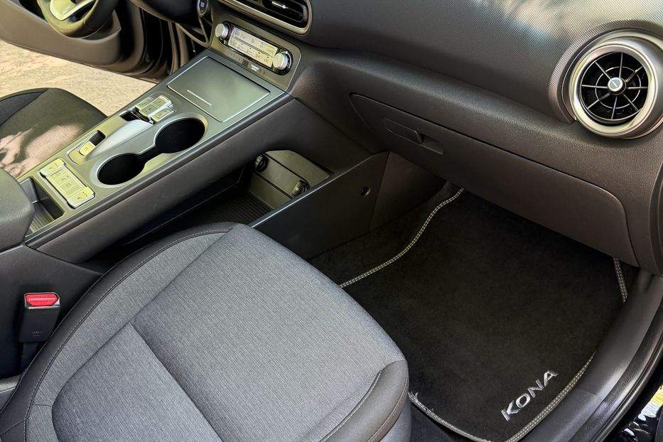 Продам Hyundai Kona 39kw 2022 года в Житомире