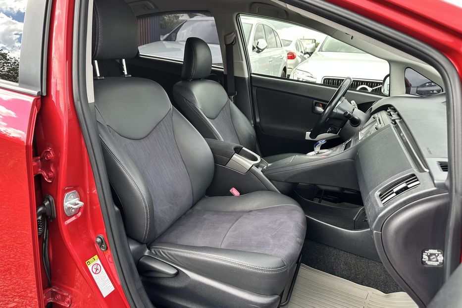 Продам Toyota Prius 2012 года в Луцке