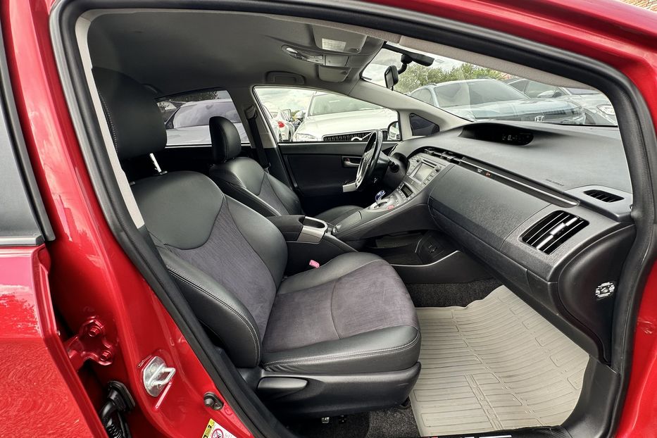 Продам Toyota Prius 2012 года в Луцке
