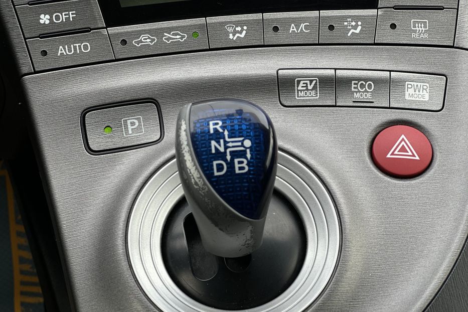 Продам Toyota Prius 2012 года в Луцке