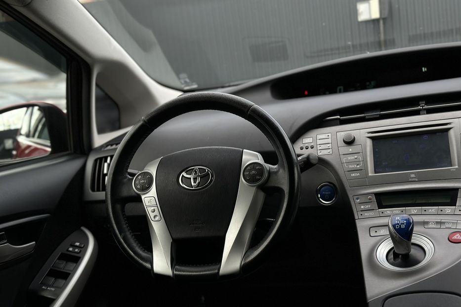 Продам Toyota Prius 2012 года в Луцке