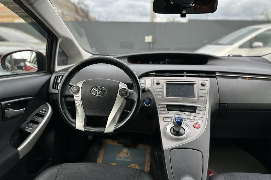 Продам Toyota Prius 2012 года в Луцке