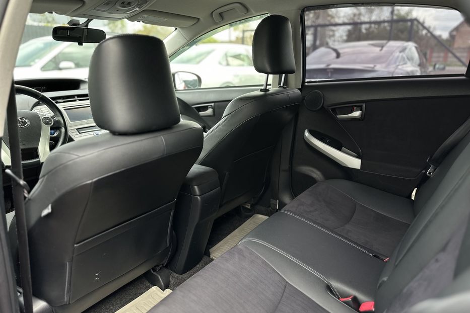 Продам Toyota Prius 2012 года в Луцке