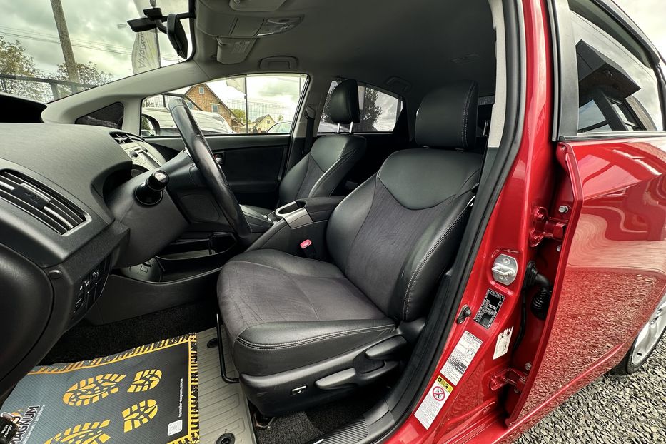 Продам Toyota Prius 2012 года в Луцке