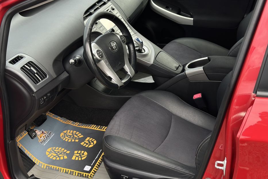 Продам Toyota Prius 2012 года в Луцке