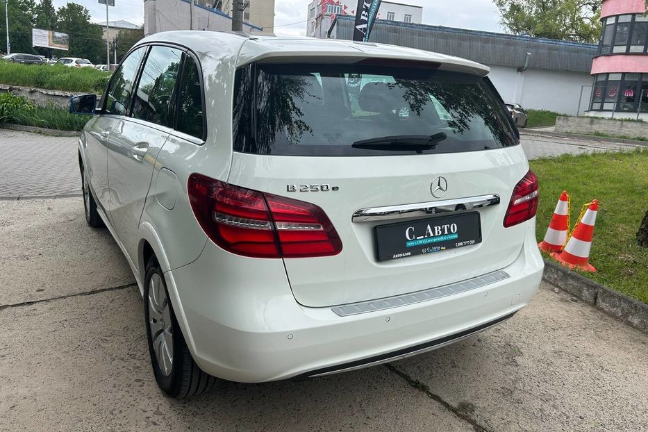 Продам Mercedes-Benz B-Class 250e 2016 года в Черновцах