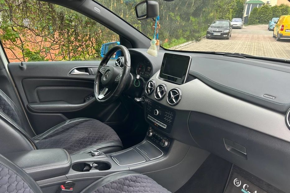 Продам Mercedes-Benz B-Class 250e 2016 года в Черновцах