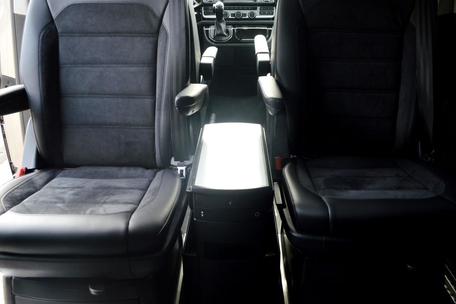 Продам Volkswagen Multivan Highline 2018 года в Одессе