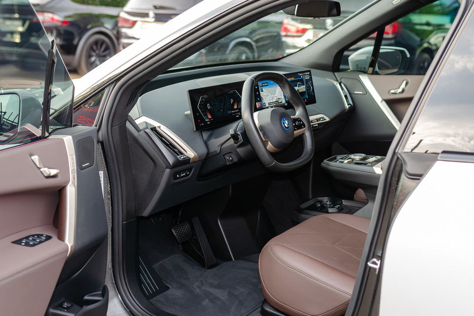 Продам BMW iX 40 Xdrive 2022 года в Киеве