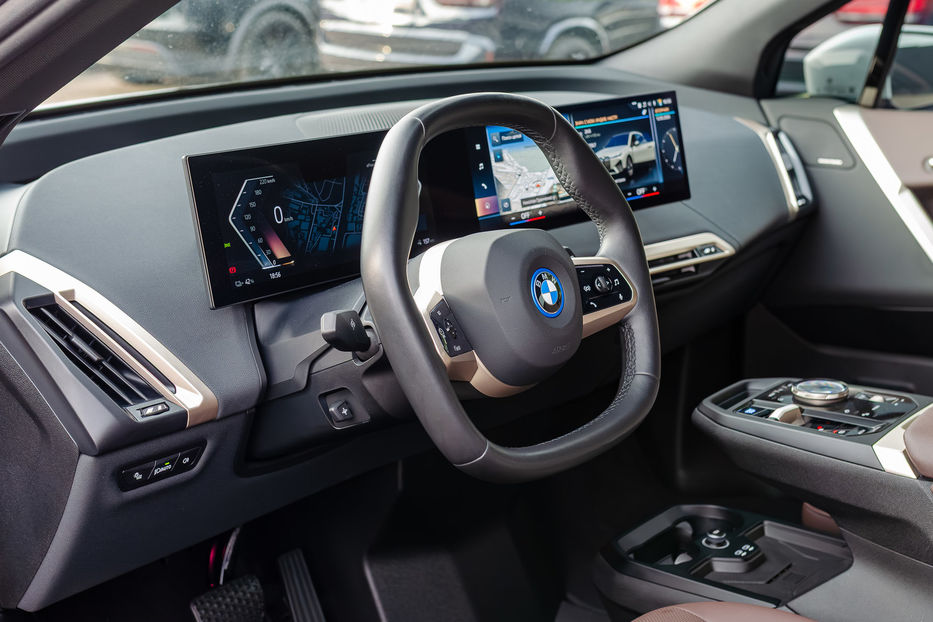 Продам BMW iX 40 Xdrive 2022 года в Киеве