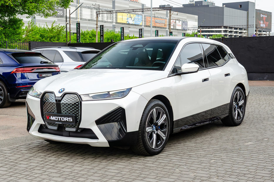 Продам BMW iX 40 Xdrive 2022 года в Киеве