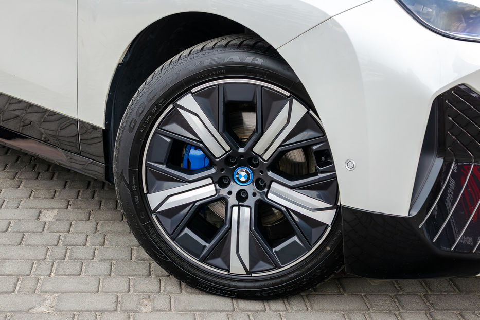 Продам BMW iX 40 Xdrive 2022 года в Киеве