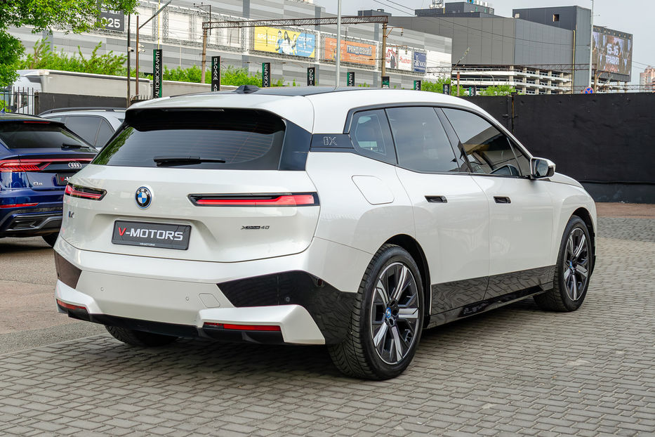 Продам BMW iX 40 Xdrive 2022 года в Киеве