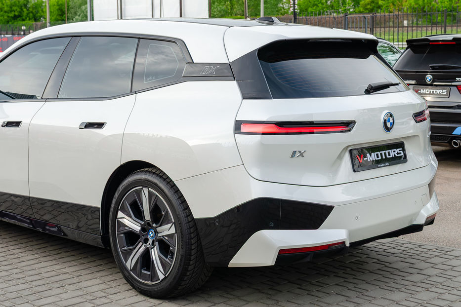 Продам BMW iX 40 Xdrive 2022 года в Киеве