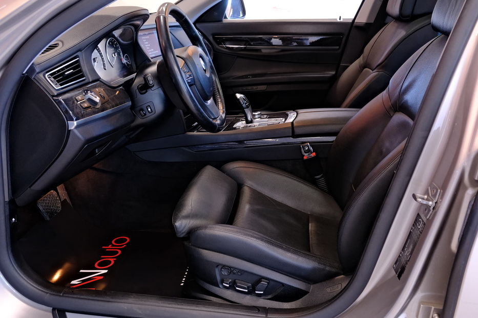 Продам BMW 750 2011 года в Одессе