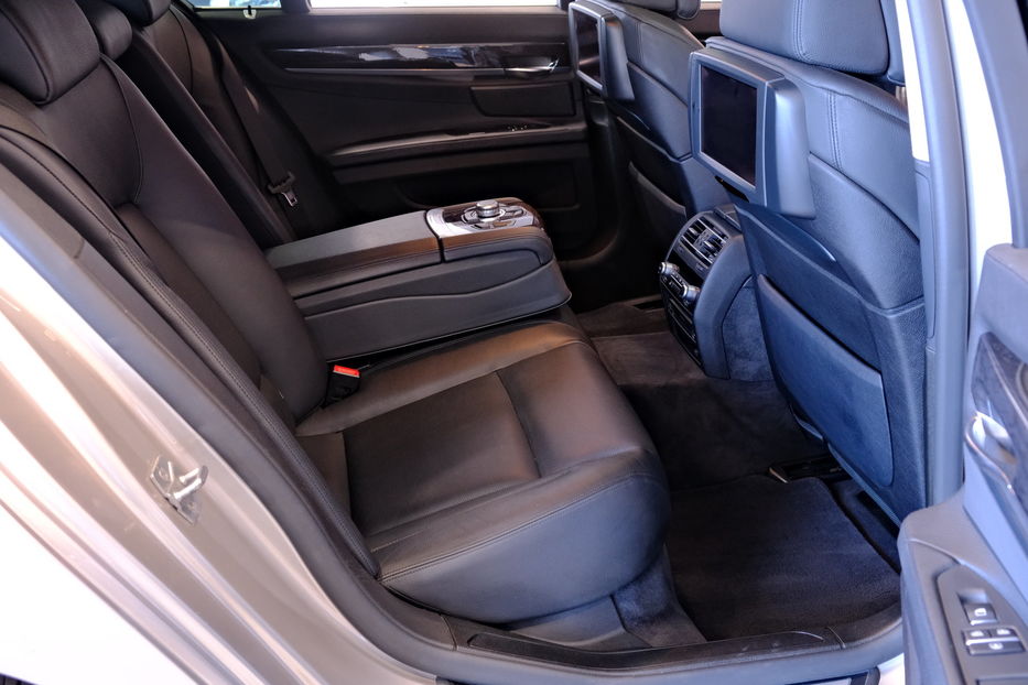 Продам BMW 750 2011 года в Одессе