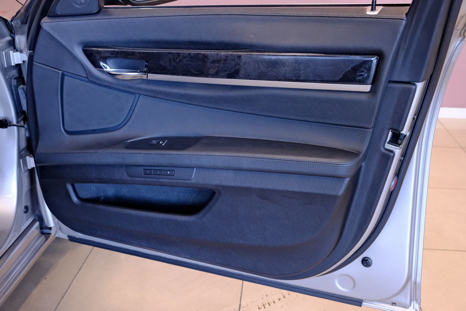 Продам BMW 750 2011 года в Одессе