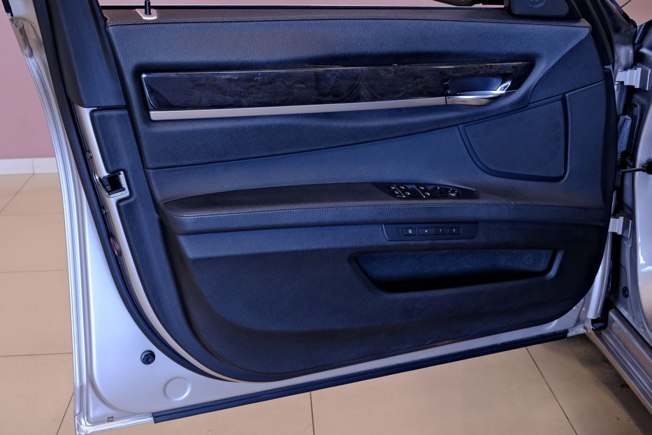 Продам BMW 750 2011 года в Одессе