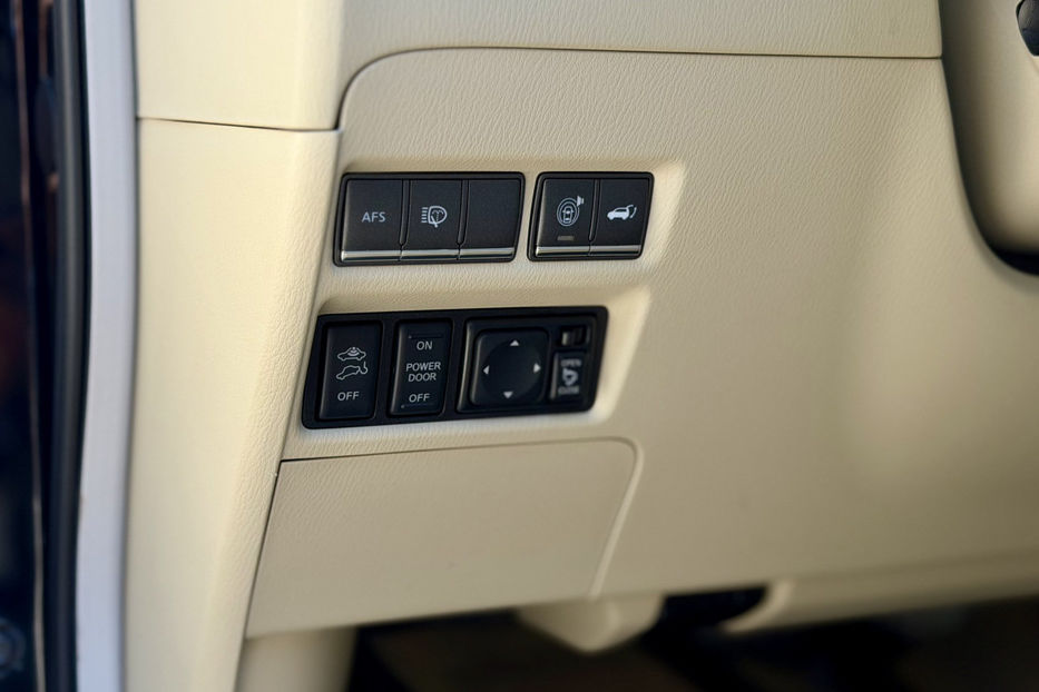 Продам Infiniti QX56 5.6 AT (405 к.с.) AWD 2010 года в Киеве