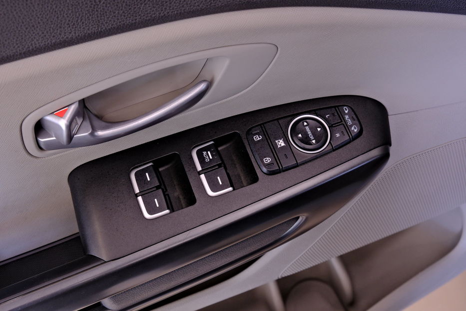 Продам Kia Carnival 2014 года в Одессе