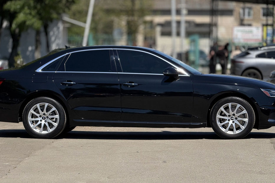 Продам Audi A4 40 TFSI S-tronic (204 к.с.) 2021 года в Киеве