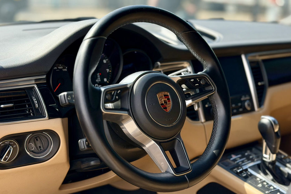 Продам Porsche Macan 2.0 PDK (252 к.с.) 2018 года в Киеве