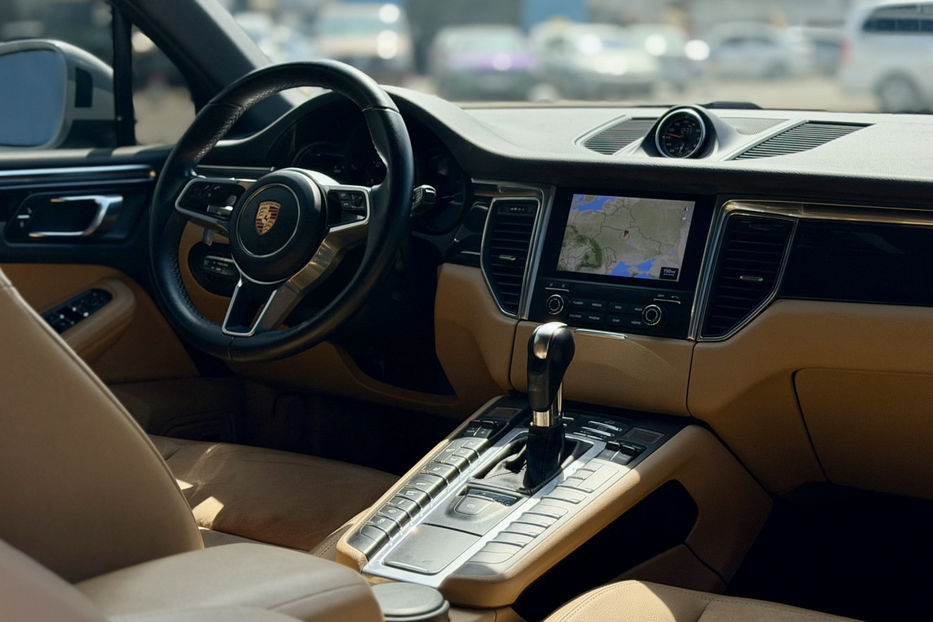 Продам Porsche Macan 2.0 PDK (252 к.с.) 2018 года в Киеве
