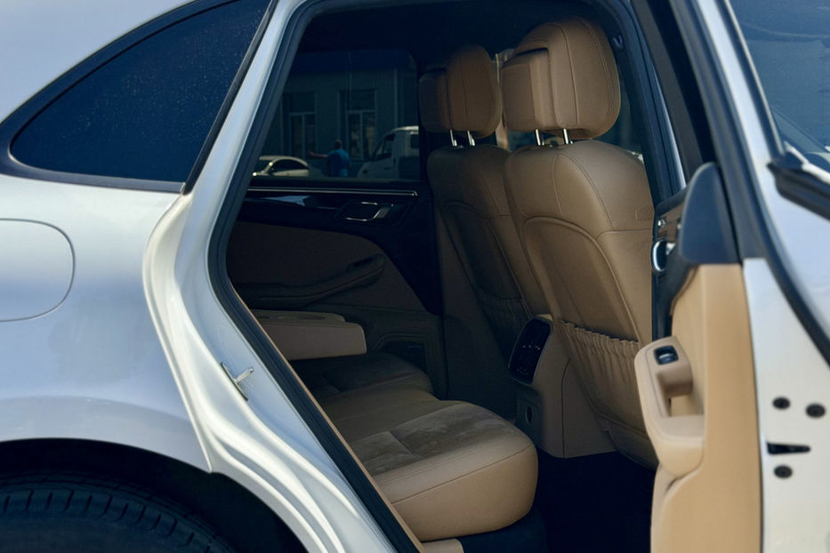 Продам Porsche Macan 2.0 PDK (252 к.с.) 2018 года в Киеве