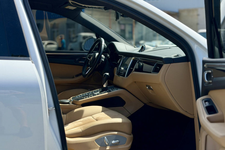 Продам Porsche Macan 2.0 PDK (252 к.с.) 2018 года в Киеве