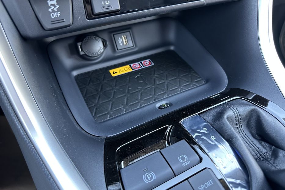 Продам Toyota Rav 4 Hybrid 2025 года в Киеве