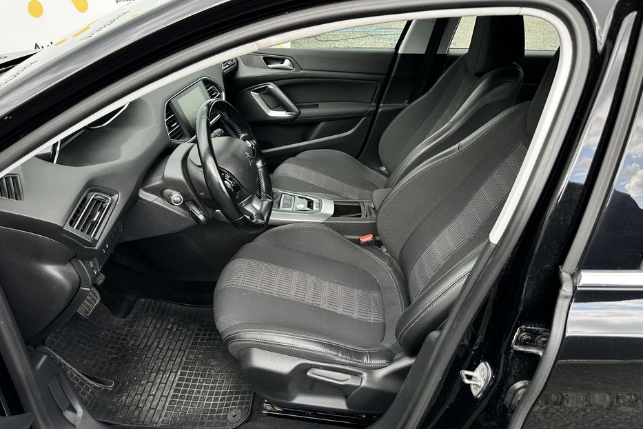 Продам Peugeot 308 2017 года в Луцке
