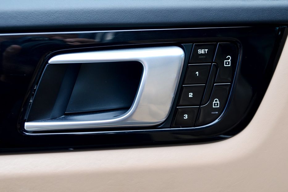 Продам Porsche Cayenne 2019 года в Одессе