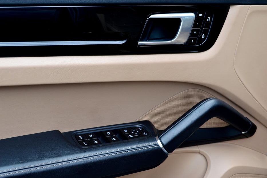 Продам Porsche Cayenne 2019 года в Одессе
