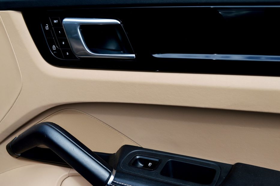 Продам Porsche Cayenne 2019 года в Одессе