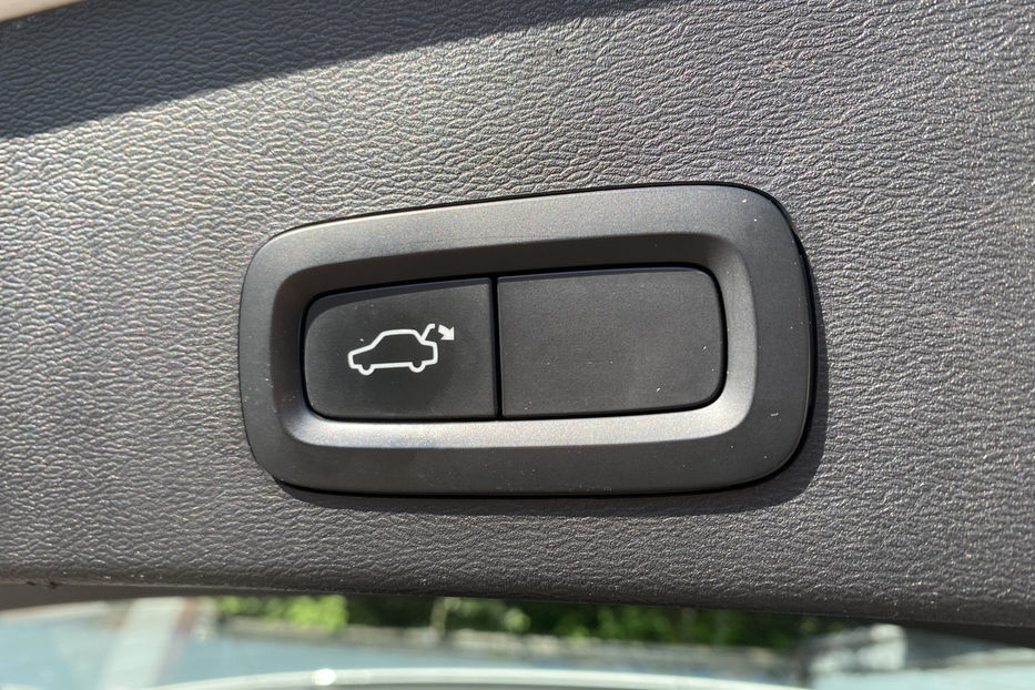 Продам Volvo XC60 2.0 AT (163 к.с.) 2019 года в Киеве