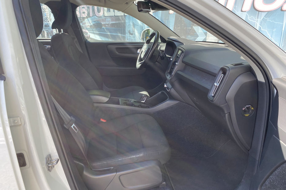 Продам Volvo XC60 2.0 AT (163 к.с.) 2019 года в Киеве