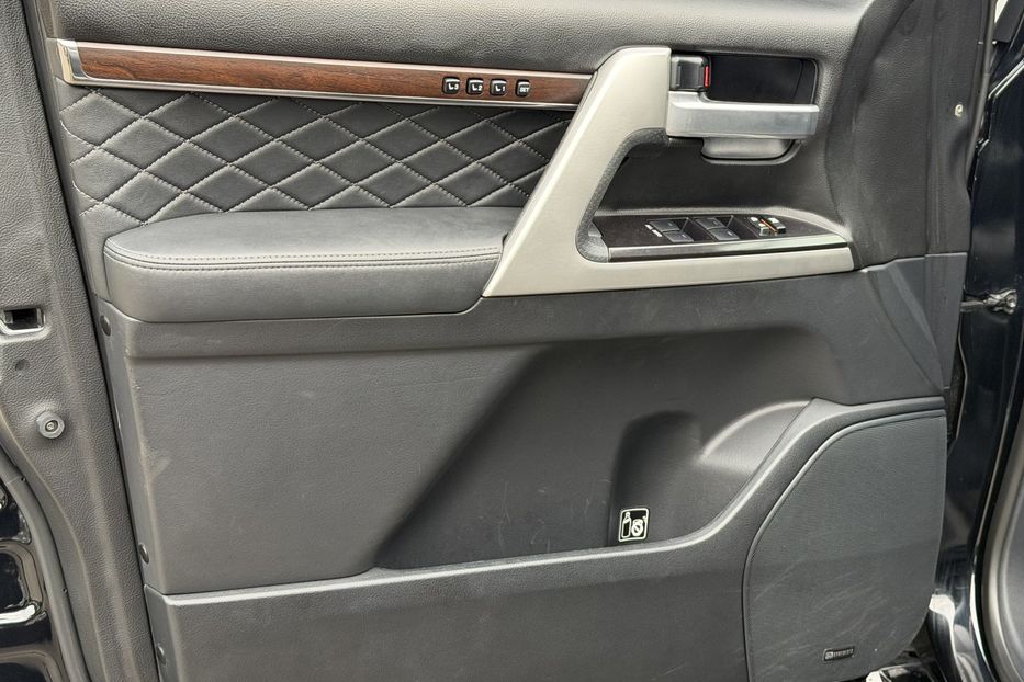 Продам Toyota Land Cruiser 200 Guard B6+ RIDA 2017 года в Киеве