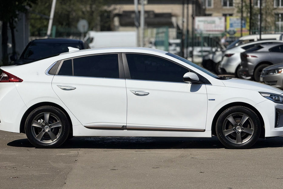 Продам Hyundai Ioniq 28.3 kWh (120 к.с.) • Comfort  2017 года в Киеве